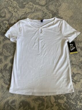 art class White Ribbed Short Sleeve Tee with Keyhole